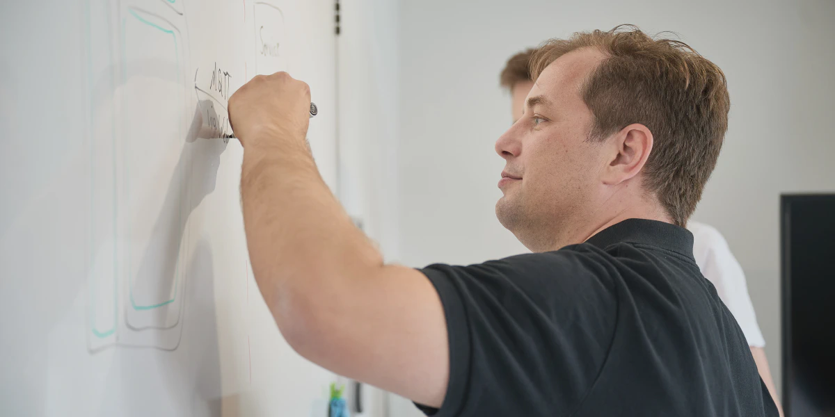 Menschen am Whiteboard